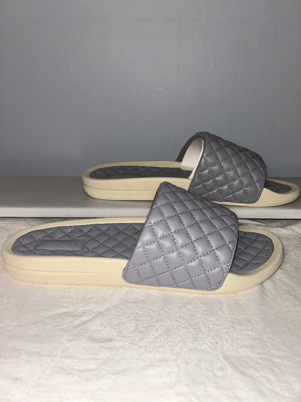 APL Lusso Slide in Cement/Pristine or Grey Mens size 10 New In Box Athleisure